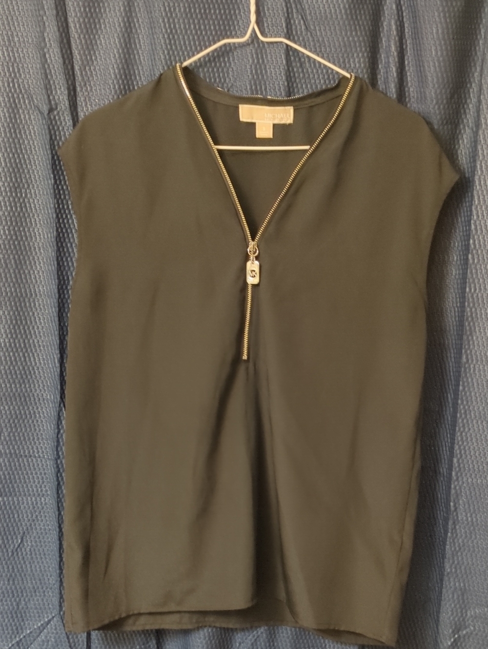 Sleeveless Black Zip-Front Women’s Top